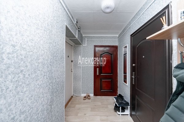 Продам комнату в 8-комн. квартире, Партизана Германа ул, д. 37, Санкт-Петербург г