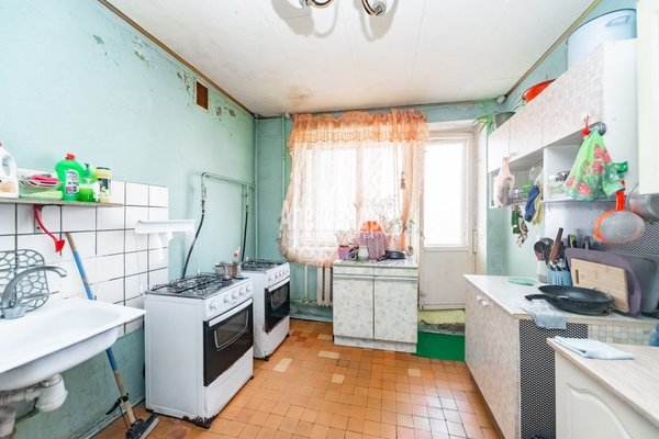 Продам комнату в 8-комн. квартире, Партизана Германа ул, д. 37, Санкт-Петербург г