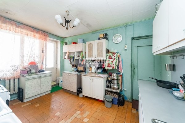 Продам комнату в 8-комн. квартире, Партизана Германа ул, д. 37, Санкт-Петербург г