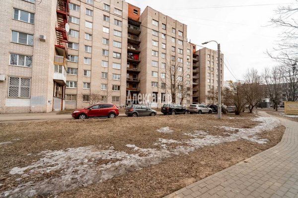 Продам комнату в 8-комн. квартире, Партизана Германа ул, д. 37, Санкт-Петербург г