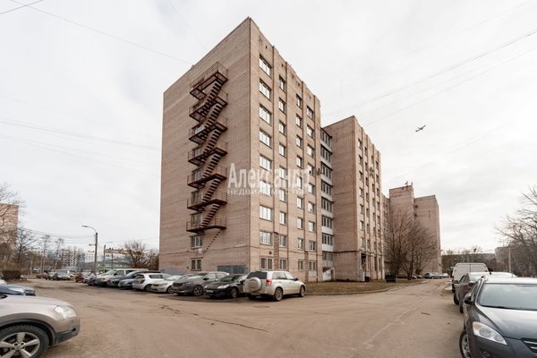 Продам комнату в 8-комн. квартире, Партизана Германа ул, д. 37, Санкт-Петербург г