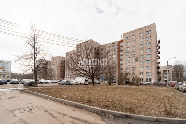 Продам комнату в 8-комн. квартире, Партизана Германа ул, д. 37, Санкт-Петербург г
