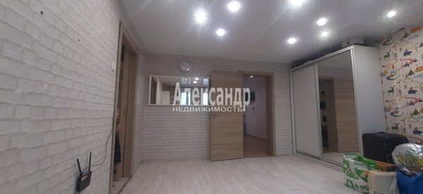 Продам трехкомнатную (3-комн.) квартиру, Озерная ул, д. 3, Новое Девяткино д