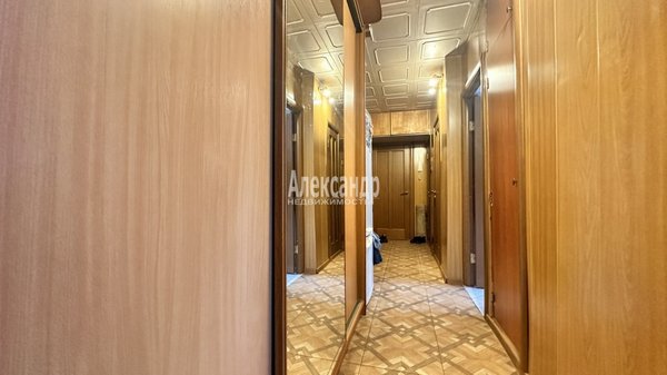 Продам трехкомнатную (3-комн.) квартиру, Большевиков пр-кт, д. 13 корп. 3, Санкт-Петербург г