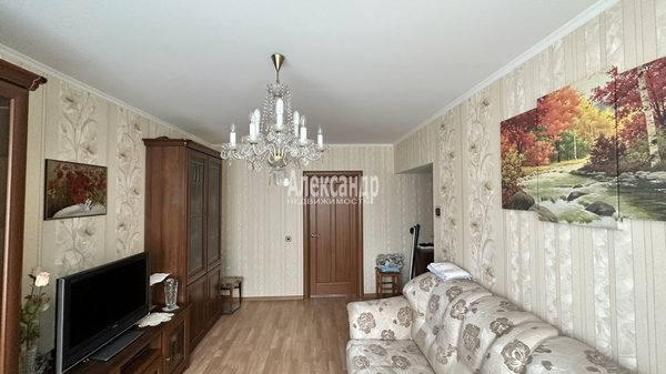 Продам трехкомнатную (3-комн.) квартиру, Большевиков пр-кт, д. 13 корп. 3, Санкт-Петербург г