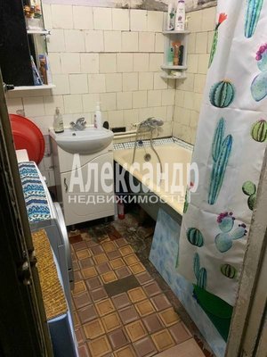 Продам комнату в 3-комн. квартире, Курортная ул, 10, Зеленогорск г