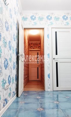 Продам трехкомнатную (3-комн.) квартиру, Орджоникидзе ул, 14, Санкт-Петербург г