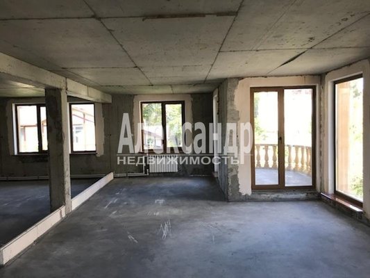 Продам трехкомнатную (3-комн.) квартиру, Чкалова ул, 34А, Гатчина г