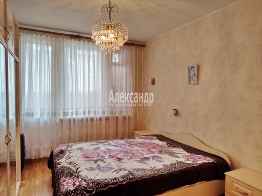 Продам многокомнатную квартиру, Дунайский пр-кт, д. 40 корп. 1, Санкт-Петербург г