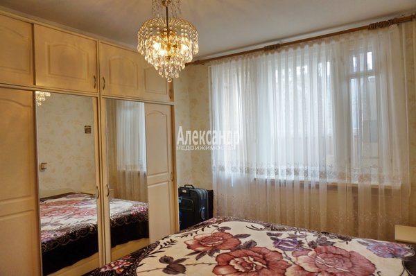 Продам многокомнатную квартиру, Дунайский пр-кт, д. 40 корп. 1, Санкт-Петербург г