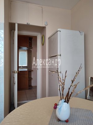 Продам многокомнатную квартиру, Дунайский пр-кт, д. 40 корп. 1, Санкт-Петербург г