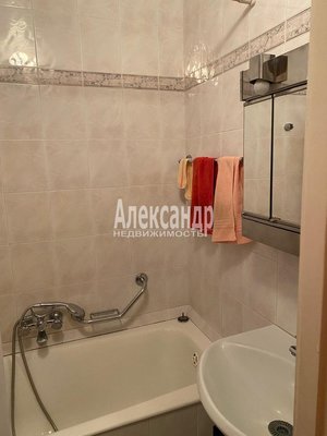 Продам многокомнатную квартиру, Дунайский пр-кт, д. 40 корп. 1, Санкт-Петербург г