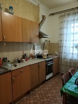 Продам трехкомнатную (3-комн.) квартиру, Пионерская ул, 2, Дубровка гп