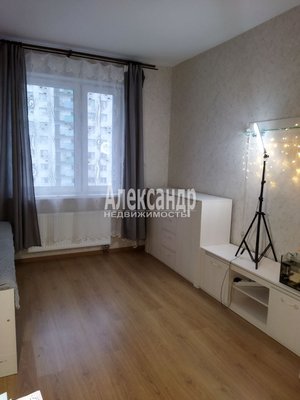 Продам двухкомнатную (2-комн.) квартиру, Героев пр-кт, д. 25 корп. 1, Санкт-Петербург г