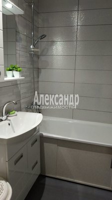 Продам двухкомнатную (2-комн.) квартиру, Новая ул, д. 13 корп. 2, Мурино п