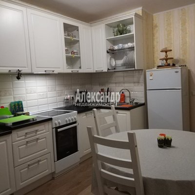 Продам двухкомнатную (2-комн.) квартиру, Новая ул, д. 13 корп. 2, Мурино п