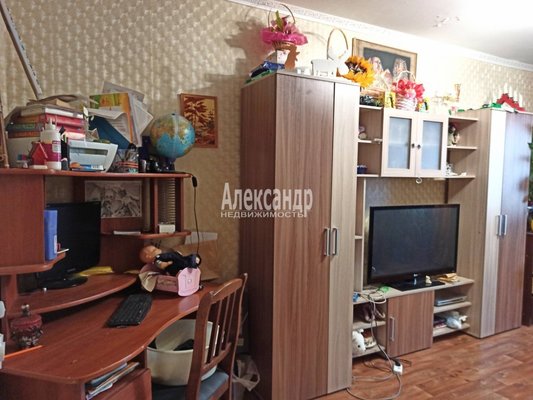 Продам трехкомнатную (3-комн.) квартиру, Рубежная ул, д. 40, Выборг г