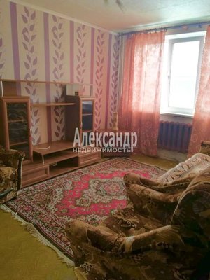 Продам трехкомнатную (3-комн.) квартиру, Дружбы пл, д. 17, Елизаветино п