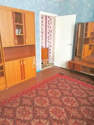 Продам трехкомнатную (3-комн.) квартиру, Дружбы пл, д. 17, Елизаветино п