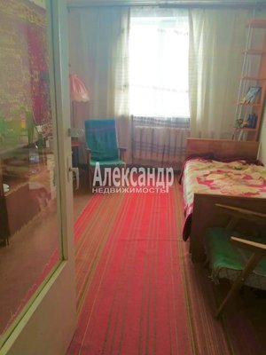 Продам трехкомнатную (3-комн.) квартиру, Дружбы пл, д. 17, Елизаветино п