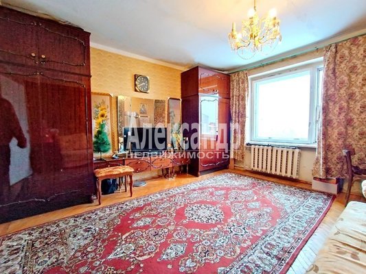 Продам трехкомнатную (3-комн.) квартиру, Кутузова б-р, д. 7, Выборг г