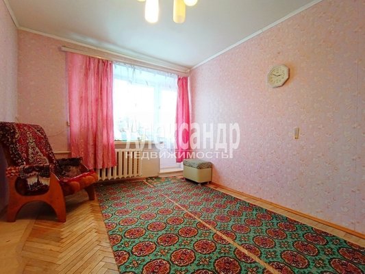 Продам трехкомнатную (3-комн.) квартиру, Кутузова б-р, д. 7, Выборг г