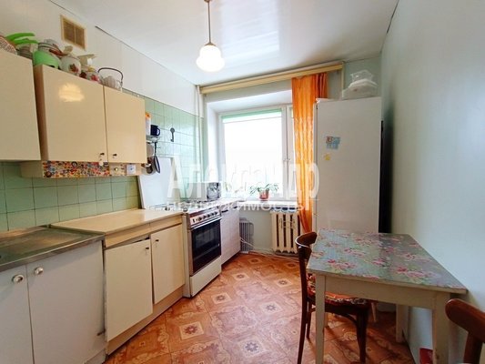 Продам трехкомнатную (3-комн.) квартиру, Кутузова б-р, д. 7, Выборг г