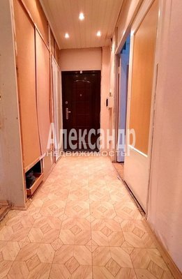 Продам трехкомнатную (3-комн.) квартиру, Лесной проезд, д. 17, Вещево поселок при железнодорожной стан п