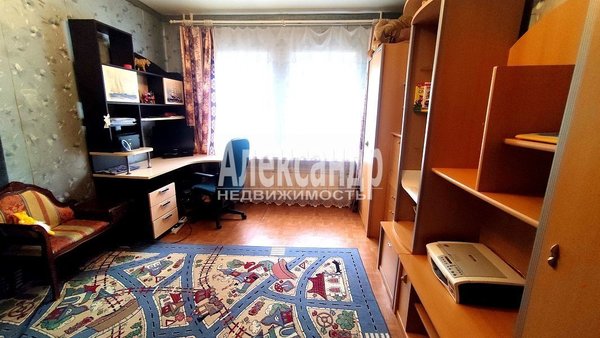 Продам трехкомнатную (3-комн.) квартиру, Кривоносова ул, д. 11 корп. б, Выборг г