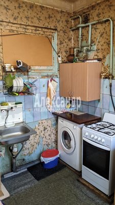 Продам комнату в 3-комн. квартире, Курляндская ул, д. 29/31, Санкт-Петербург г