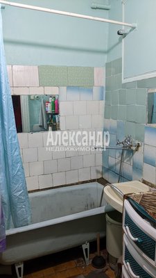 Продам комнату в 3-комн. квартире, Курляндская ул, д. 29/31, Санкт-Петербург г