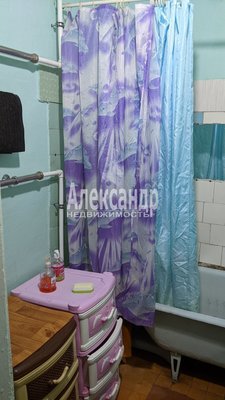 Продам комнату в 3-комн. квартире, Курляндская ул, д. 29/31, Санкт-Петербург г