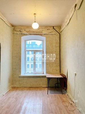 Продам комнату в 20-комн. квартире, Розенштейна ул, д. 33, Санкт-Петербург г