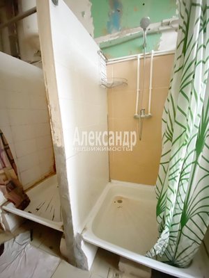 Продам комнату в 20-комн. квартире, Розенштейна ул, д. 33, Санкт-Петербург г