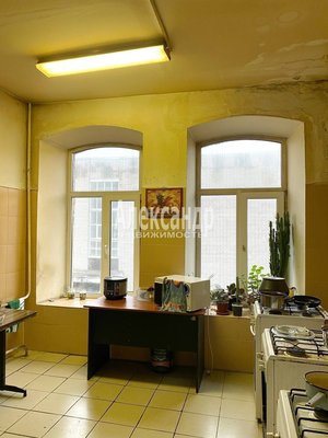 Продам комнату в 20-комн. квартире, Розенштейна ул, д. 33, Санкт-Петербург г