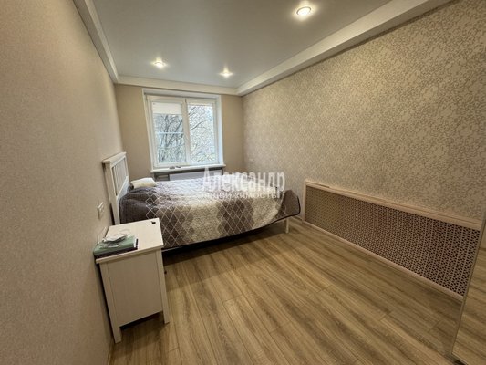 Продам многокомнатную квартиру, Большевиков пр-кт, д. 4 корп. 1, Санкт-Петербург г