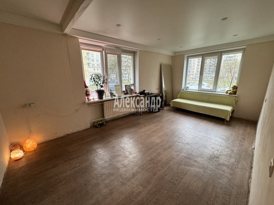 Продам многокомнатную квартиру, Большевиков пр-кт, д. 4 корп. 1, Санкт-Петербург г