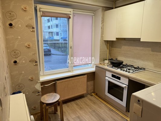 Продам многокомнатную квартиру, Большевиков пр-кт, д. 4 корп. 1, Санкт-Петербург г