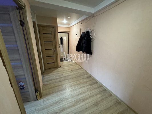 Продам многокомнатную квартиру, Большевиков пр-кт, д. 4 корп. 1, Санкт-Петербург г
