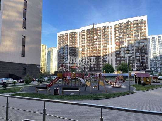 Продам двухкомнатную (2-комн.) квартиру, Менделеева б-р, д. 7 корп. 2, Мурино п