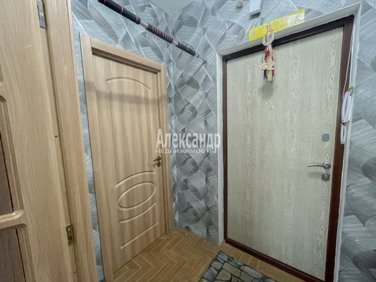 Продам однокомнатную (1-комн.) квартиру, Петровский б-р, д. 14 корп. 5, Мурино п