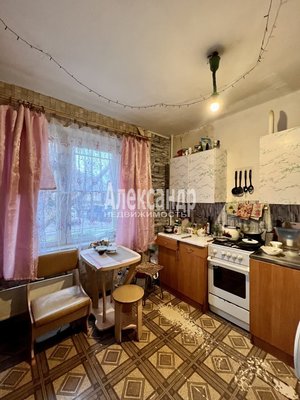 Продам трехкомнатную (3-комн.) квартиру, Миккели ул, д. 5, Луга г