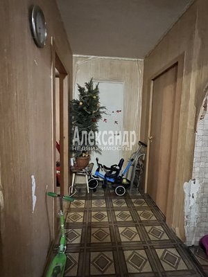 Продам трехкомнатную (3-комн.) квартиру, Миккели ул, д. 5, Луга г