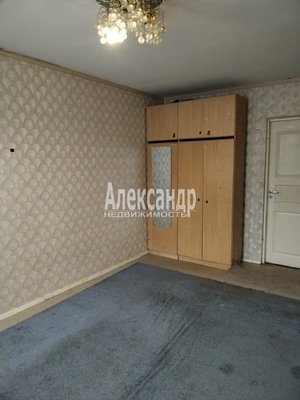 Продам трехкомнатную (3-комн.) квартиру, Дыбенко ул, 27к1, Санкт-Петербург г