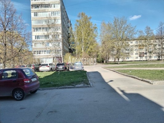 Продам трехкомнатную (3-комн.) квартиру, Дыбенко ул, 27к1, Санкт-Петербург г