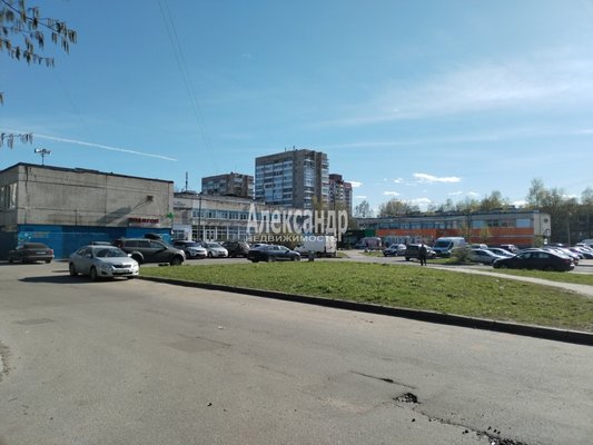 Продам трехкомнатную (3-комн.) квартиру, Дыбенко ул, 27к1, Санкт-Петербург г