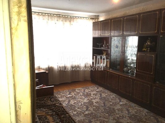 Продам трехкомнатную (3-комн.) квартиру, Ветеранов ул, д. 3, Сертолово г