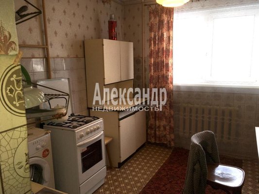 Продам трехкомнатную (3-комн.) квартиру, Ветеранов ул, д. 3, Сертолово г