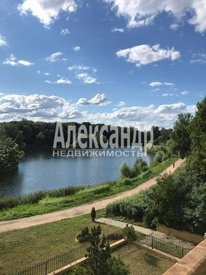 Продам трехкомнатную (3-комн.) квартиру, Чкалова ул, д. 34, Гатчина г