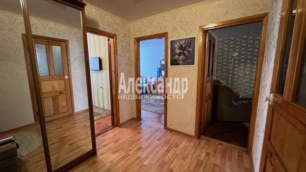 Продам трехкомнатную (3-комн.) квартиру, Пограничная ул, д. 9, Светогорск г